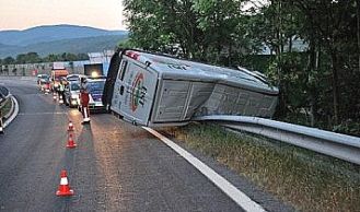 Vorschaubild: LKW Unfall auf der A 21 Gießhübl