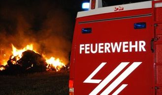Vorschaubild: Brennende Strohtriste nähe Sportplatz