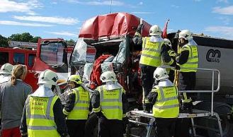 Vorschaubild: LKW-Fahrer eingeklemmt