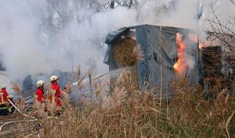 Vorschaubild: Strohanhänger im Vollbrand in Gumpoldskirchen