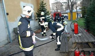 Vorschaubild: Dachstuhlbrand in der HTL-Mödling