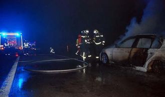 Vorschaubild: PKW in Vollbrand in Wiener Neudorf