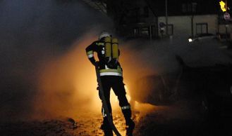 Vorschaubild: Pkw im Vollbrand in Brunn