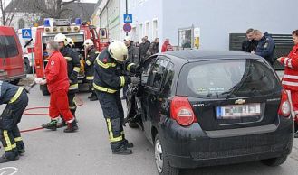 Vorschaubild: Beim Ausparken Person eingeklemmt