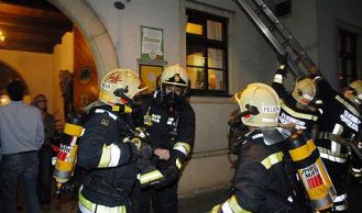 Vorschaubild: Nächtlicher Brandeinsatz mit Menschenrettung