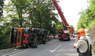 Vorschaubild: 18 Tonnen LKW umgekippt in Kaltenleutgeben