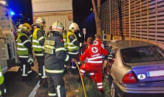 Vorschaubild: Menschenrettung nach VU in Biedermannsdorf