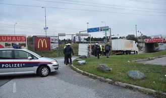 Vorschaubild: Umgestürzter LKW - Anhänger