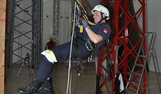 Vorschaubild: Feuerwehrmänner zum Höhenretter ausgebildet