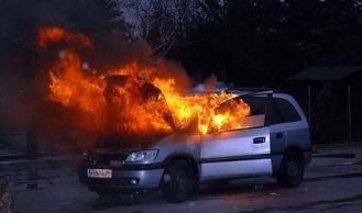 Vorschaubild: Brennender PKW in Biedermannsdorf