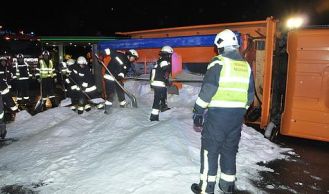 Vorschaubild: Nächtliche LKW Bergung der Feuerwehren Guntramsdorf und Wiener Neudorf