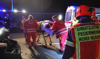 Vorschaubild: 10 Verletzte und fünf verunfallte PKW auf der Südautobahn