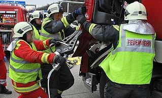 Vorschaubild: Menschenrettung nach LKW VU in Wr. Neudorf