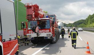 Vorschaubild: Kraneinsatz auf der A21 bei Sparbach