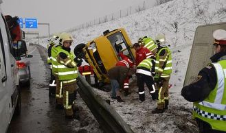 Vorschaubild: Umgestürzter Lieferwagen
