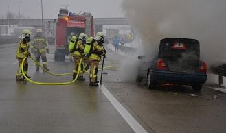 Vorschaubild: Fahrzeugbrand und Verkehrsunfall