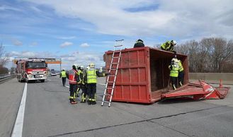 Vorschaubild: Containerbergung auf der A2 