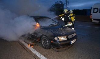 Vorschaubild: PKW-Brand mit Menschenrettung in Laxenburg