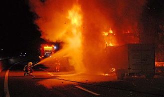 Vorschaubild: Autobusbrand auf der A21 bei Gießhübl