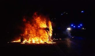 Vorschaubild: PKW auf der Autobahn in Vollbrand
